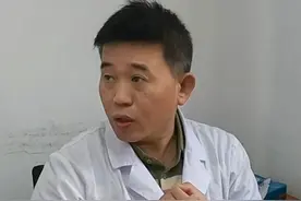 小孩老尿尿咋回事啊，主任：太刺激导致的 #视频仅供参考如有不适请线下就医 #宝妈 #泌尿外科陈达 @小荷医典 @抖音短视频