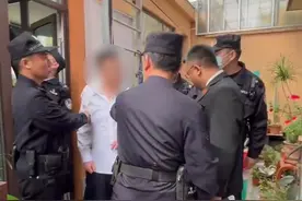 4月18日，潍坊高密，借好友8.5万元拒不归还，现场被执行人拒不履行、辱骂威胁、联合案外人串骗，执行#法官 ：上手铐！#欠钱不还 #抓老赖