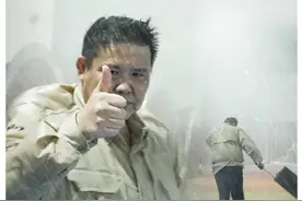 不幸遇上极端天气，这样的“回家路”该怎么走？@张昕宇梁红 @侣行球球OnTheRoad @侣行素质训练 
#侣行 #张昕宇梁红 #侣行素质训练视频封面