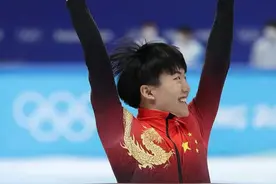 2月7日，短道速滑男子1000米A组决赛，21岁山东小将#李文龙 摘银，这也是山东冬奥军团赢得的首枚奖牌。王濛：多么听话的孩子啊，太稳了！#全民小儿子李文龙 #冰雪2022 #冰雪最前线 视频封面