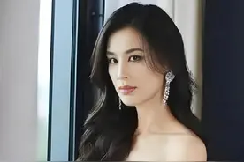 此一时彼一时，15年前央视认可的“四小花旦”，如今境遇早已天差地别
#刘亦菲 #黄圣依 #杨幂 #王珞丹 #娱乐评论大赏视频封面