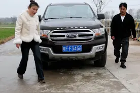 拯救车祸的狗狗 增人玫瑰手留余香，如果你在路上碰到车祸的狗狗你会选择怎么做？#怎么会有这么好rua的小狗呀  #万物可爱计划 #忠犬马户 #抖音萌宠视频封面