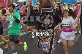 3月23日，#男子扮黑神话悟空跑汉马全身装备十几斤  ：头套里30度以上，一直补给降温，跑完4小时23分， 正常成绩。视频封面