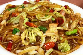 白菜炒粉条怎么做才好吃？多加这一步，香气四溢，一大盘不够吃