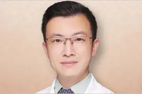 毕业既失业？00后如何迈出职场第一步？#整形医生刘菲 #澜沧县第一人民医院院长 #就业 @抖音短视频视频封面