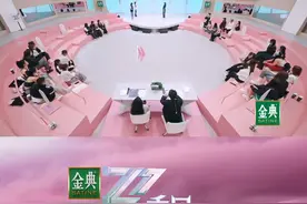 金典#乘风2025 房琪 何泓姗 彭小苒带来《珊瑚海》，瞬间将所有人拽入那片满是遗憾的澄澈海域，每个音符都是青春的味道视频封面