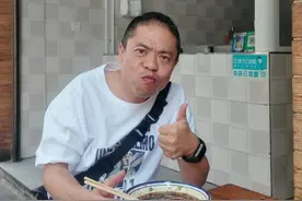 《走进版纳》第三弹 #烧包谷边走边吃 #抖音美食推荐官 #噜咪啦黄金薯片 #噜咪啦云贵风味驿站 #一口到云贵 @DOU+小助手视频封面