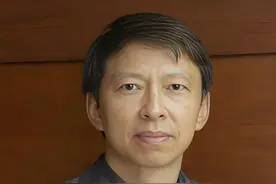 张朝阳：想做成事儿，一定要自律。来源：张朝阳的物理课#张朝阳 #自律 #价值观 #人生 #感悟 视频封面