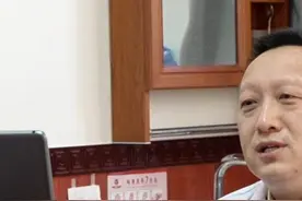 大妈双腿骨性关节炎，后交叉韧带一部分撕裂，一定要做手术吗
#膝盖疼痛 #骨关节炎 #后交叉韧带损伤 #手术 #骨科蒋科卫视频封面