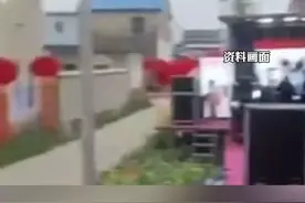 【夫妻3胎喜得女儿发10万个鸡蛋庆祝】（都市时报）视频封面