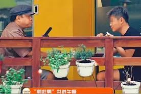 #蔡康永和男友人吃饭遛狗 该说不说，台媒的标题是真滴够损呀！视频封面