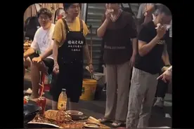 猫掉火锅：小猫掉进火锅里，老板娘不仅全额赔偿还带小猫去看病， #小猫 #格局 #火锅