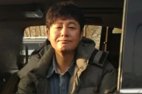 张颂文多家企业已注销 近期，演员张颂文先后被指遭税务约谈等，深陷舆论风波中。天眼查APP显示，当前张颂文直接投资有厦门市思明区张颂文影视文化工作室、上海灏聿文化发展有限公司等4家企业，其中仅剩厦门市思明区张颂文影视文化工作室为存续状态。此外，其间接投资的上海燊川文化发展合伙企业（有限合伙）、天津铭铭朗朗信息技术咨询服务合伙企业（有限合伙）均已注销。#张颂文曾做200多次慈善捐款10元 #张颂文名下关联4家企业 #揭秘张颂文商业版图 #张颂文多家企业已注销视频封面