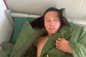 连云港寻亲：中年男子被救助，高1米6，东北口音，自言自语，无法交流，疑似精神异常图片