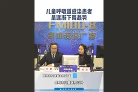 目前，昆明市儿童呼吸道感染患者呈逐渐下降趋势，约每天4000人次。去年10月中旬以来，儿童呼吸道合胞病毒、肺炎支原体、流感高发。截止目前，我市发热门诊、急诊就诊约39万多人次，住院累计2万多人次，最高每天达8000多人次，无死亡病例。#就诊 #儿童 #呼吸道感染