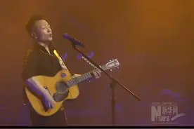 一首许巍的《故乡》，是否会让你想起远方的故乡和远方的她……#音乐 #许巍 #神级现场 #摇滚视频封面