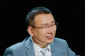 新加坡人不等于华人，新加坡最通用的语言是英文#新加坡 #老储的生活日记