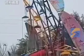 5月26日，河南。经调查部分集市海盗船等游乐设施没有营业执照。商家甚至可以私自调节设备速度快慢，这极大程度上造成了安全隐患。#海盗船 #大集 #游乐园