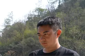 碑文显示，远征军在争夺飞凤山的战斗中，包占春连长率兵击毙了四十多个敌人，英勇牺牲，八十多年，英雄该启程回家了#英魂回家 #公益项目进展  #英雄视频封面