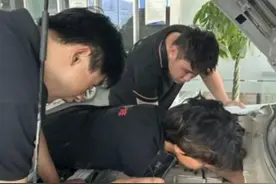 7月8日报道，新能源汽车车主陷入维修困局，十多万元的车仅底盘维修就报价六万多？车企不愿开放维修技术，第三方维修店迫于风险不敢修（海报新闻）#大象主播说 @大象新闻主持人陈静华