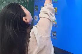 哼哼 跳起来都够不到白板上面！还好小希教了我降半屏的操作！#希沃白板 #希沃课间十分钟视频封面