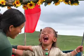 藏族牧民搬家到夏季草场，怎么解决娱乐问题？ #记录真实生活 #农村生活 #vlog日常