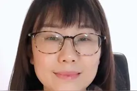 #幻想症 患者的想法大多比较不切实际，而#妄想症 患者会有一种病态的坚信，是患者以自己为中心产生的想法、信念。#精神疾病视频封面
