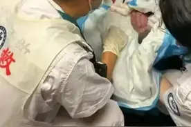 警方称“飞机上分娩事件”不涉刑案：双方均为16岁，达到性同意年龄，女孩父母曾求助希望男孩站出来承担医