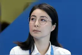 霍震霆曝郭晶晶当裁判太认真，每天忙着工作，都没时间和他吃饭视频封面