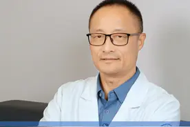 每天多喝一杯酒，大脑会加速萎缩 #硬核健康科普行动#dou来说健康知识#硬核健康科普dou来说#医学科普仅供参考如有不适请线下就医#生活习惯视频封面