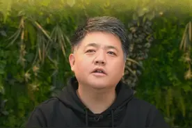 罗素说过，不要因为睡懒觉而感到自责，因为你爬起来也创造不了什么价值。如果你能在浪费时间中获得乐趣，那就不是浪费时间。#时间管理 #浪费时间 #内耗 #治愈