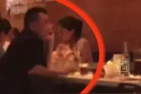 男子给女生杯中下药，不料被坐在隔壁的警察当场抓获。警方提醒：外出就餐时请确保自己的食品处于视线范围内#安全提示视频封面