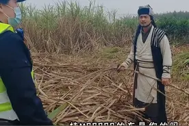 男子扮成乔峰拍视频，面包车挂牌88888被举报
交警：经核查不是套牌视频封面
