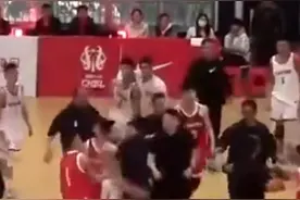 耐高基层赛 东莞四中VS光明中学爆发大规模冲突#篮球 #耐高联赛视频封面