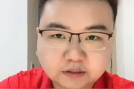 回旋球的潜在危害：为什么不建议小朋友在比赛中使用 小朋友发回旋球并非不允许、不道德。在低年龄段的小朋友，刚开始启蒙，整个技术动作包括框架体系还没有完全的建立起来。在比赛中去积累自身经验是这个年龄段最主要去考虑的。#湿父乒乓球教学 #乒乓球#乒乓球教学视频视频封面