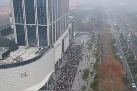 2月22日，胖东来发布实名认证公告：3月10日起，未办理胖东来会员实名认证，将无法在许昌及新乡地区超市门店、烟酒柜购物结账 #河南dou知道视频封面