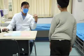 12岁男孩先天性肌肉病，后背弯曲，走路无力 #神经肌肉型脊柱侧弯 #脊柱侧弯视频封面