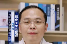 氟伏沙明的功效与作用！ #涨知识 氟伏沙明是一种抗抑郁药，具有抗抑郁、抗焦虑、改善睡眠、强迫障碍、改善强迫症、抗强迫联合治疗的功效与作用。
1、抗抑郁：氟伏沙明可以选择性地抑制5-羟色胺再摄取，增加突触间隙5-羟色胺的浓度，从而改善抑郁症患者的抑郁情绪。同时，氟伏沙明对多巴胺再摄取也有一定的抑制作用，可以改善患者的抑郁症状。
2、抗焦虑：氟伏沙明可以选择性地抑制5-羟色胺和去甲肾上腺素再摄取，改善患者焦虑症状。同时，氟伏沙明对肾上腺素能神经也有一定的抗焦虑作用，可以改善患者的焦虑症状。
3、改善睡眠：氟伏沙明可以选择性地抑制脑内5-羟色胺的再摄取，增加突触间隙5-羟色胺的浓度，从而改善患者的睡眠质量。
4、强迫障碍：氟伏沙明可以选择性地抑制5-羟色胺再摄取，改善患者强迫障碍的症状，如强迫观念、强迫行为等。氟伏沙明需要在医生的指导下使用，患者不可自行用药，以免出现药物不良反应。如果患者出现不适症状，建议及时就医治疗。#硬核健康科普dou来说 @创作灵感小助手视频封面