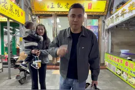 说走就走的碳水之旅，今天带上娃从头吃到尾，太爱西安回民街视频封面