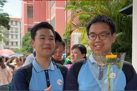 #中考 结束，考生大步流星走出考场，直言试卷太简单，已经拿下了！视频封面