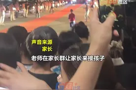 6月3日，江西都昌。高三学子最后一节晚自习，全校老师亮车灯，开手机闪光灯，站成一排为学子护航。照亮前程逐梦路，护航学子登高峰。家长：很惊喜，很感人。 #高考倒计时少年的你加油视频封面