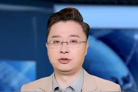 八旬老人躺病房血块堵住膀胱，排不出小便疼得哇哇哭，儿子竟然直接用嘴给父亲吸尿袋~#感动  #百善孝为先  #正能量视频封面