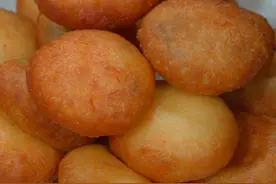 今天教你做老式炸糖糕，不开裂不流糖，酥脆香甜，比买的好吃 #老式炸糖糕 #动手自己做美食 #面食分享视频封面