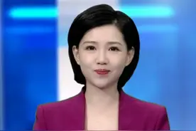 细节泪目！ 阅兵车牌号, 1945和2025！ 车牌号1945的车上 一定载着英雄！ 向你发出盛世的邀请！（摄制：王翌珺 宗李谦）