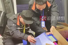 男子购买43箱烟花鞭炮私藏家中，长沙县多部门紧急上门查获  #烟花 #长沙 #查处现场视频封面
