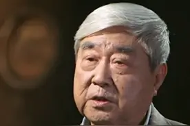 戚发轫回忆神舟七号出舱险情，翟志刚出舱差点牺牲。戚发轫：航天员有学问、机智、勇敢，特别感谢他们。（剪辑：实习生相雨霜）