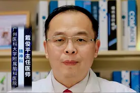 #涨知识 吃完安眠药后多久能入睡，需要根据选择的安眠药种类决定，见效慢的安眠药大概1~2个小时左右可以睡着，见效快的安眠药大概30分钟左右可以睡着，安眠药需要到医院由医师开处方使用。
1.目前临床上广泛应用的是非苯二氮卓类镇静安眠药，主要包括扎来普隆、佐匹克隆等，这些药物见效比较快，服药后30分钟左右就可以达到血液浓度高峰，半个小时左右就可以睡着，应咨询医师指导使用。#失眠 
2.如果失眠现象不太严重，也可以选择一些中成类的安神助眠药物，这些药物见效比较慢，服药后可能需要1~2小时左右能睡着，应咨询中医师指导使用。
安眠药的使用要遵医嘱，不可盲目自行服药。平时要注意锻炼身体，保持心情舒畅，多吃水果和蔬菜，合理营养。晚上按时休息，不要熬夜，养成良好的生活习惯更能促进睡眠。温馨提示：如果发现患者出现失眠症状，影响日常生活时，建议及时到医院寻求专业医生的帮助。#dou来说健康 @创作灵感小助手