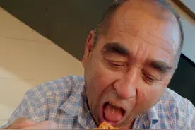 让65岁老爸迷恋的#新疆炒米粉，儿子炒的独特味道，暴风式吸入一口一个不吱声，香美了#嗦粉#新疆美食