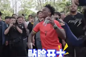 美国网红“甲亢哥”首次中国行，被市民贴脸开大 唱《阳光彩虹小白马》，“甲亢哥”：打不过就加入#甲亢哥视频封面