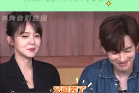 张佳宁魏哲鸣直播互动也太甜了吧！还回应了“家昱户筱”二搭，原来私下早就已经讨论过了诶！到底是谁家cp一对视就笑啊！！我已经嗑上头了！ #张佳宁  #魏哲鸣视频封面
